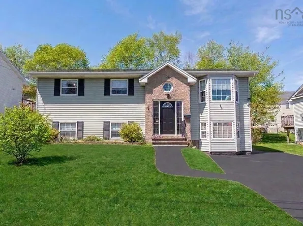 96 Lochiel Cir, Halifax, NS B2W 6H1