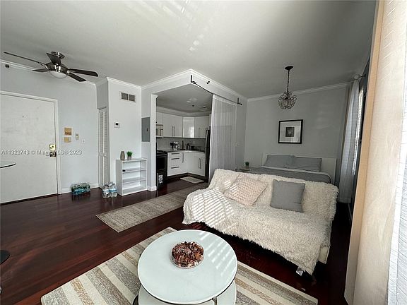 3rd image of 1502 Jefferson Ave APT 106