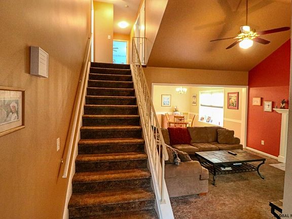 4th image of 241 Meadowlark Dr