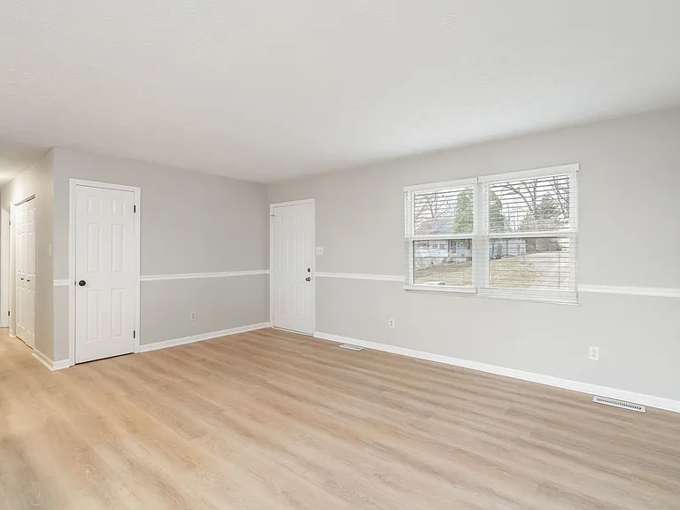 5712 Walden Woods Ct — Photo 2