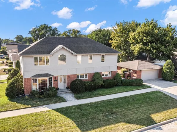 8000 W Lake St, Niles, IL 60714