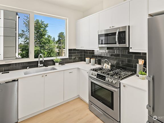 Photo of similar home in Odyssey community>