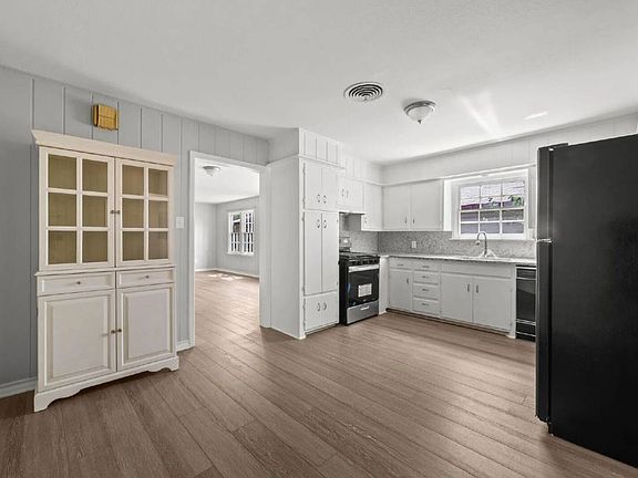 4th image of 1912 22nd St