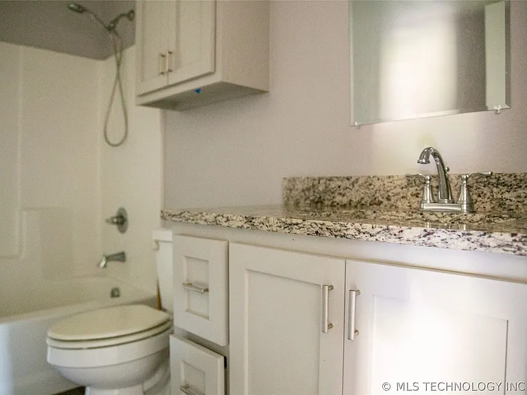 1815 N Saint Louis Ave #A — Photo 11