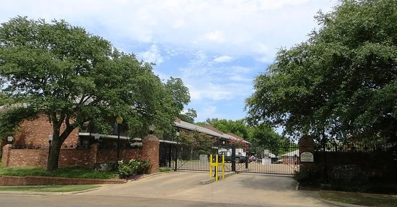 Belhaven Springs — Photo 2