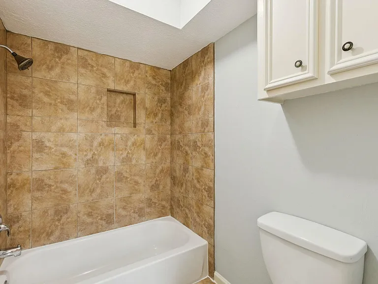14819 Walbrook Dr — Photo 32