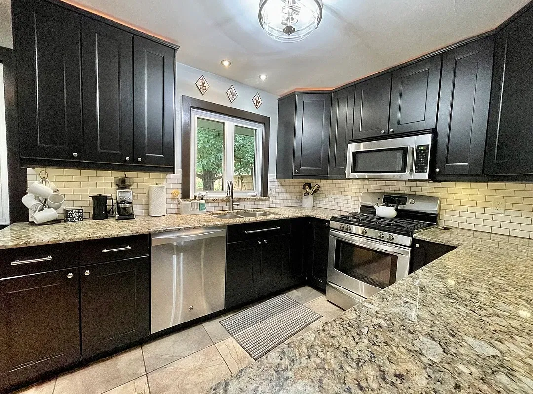 4 bed, 1700 sqft, $2,500 — Photo 3