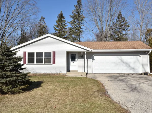 1538 W Liebau Rd, Mequon, WI 53092