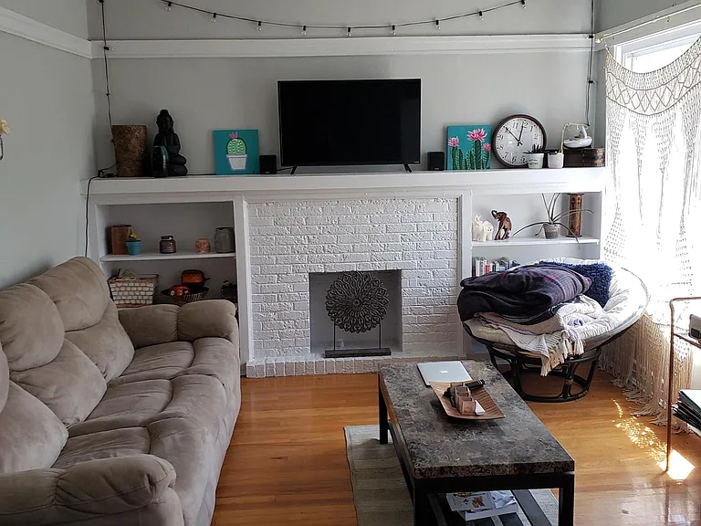 740 W Cornelia Ave #2 — Photo 4