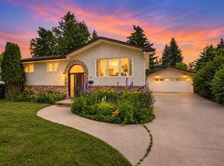 9 W Stirling Close, Red Deer, AB T4N0A8