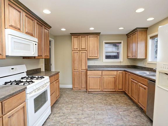 5th image of 912 N 19th St