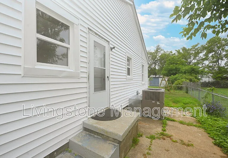 872 W Albert Gallatin Ave — Photo 41