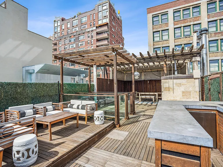 221 W 13th St #PENTHOUSE — Photo 2