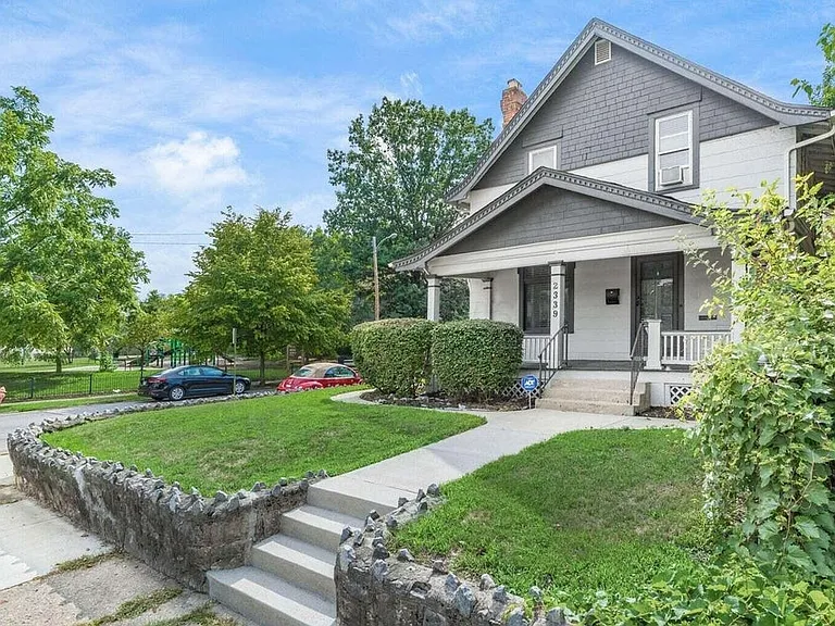 2339 Summit St — Photo 25