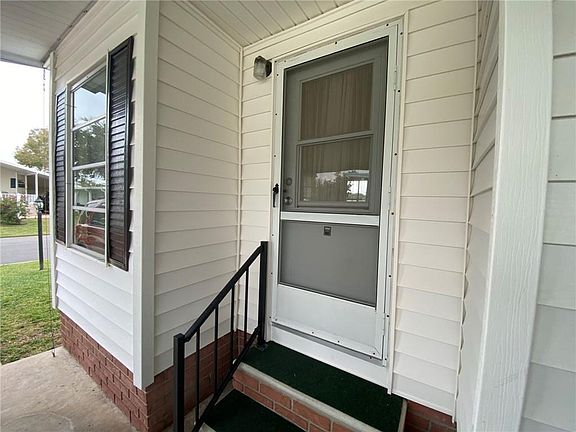 3rd image of 1048 Thrush Cir