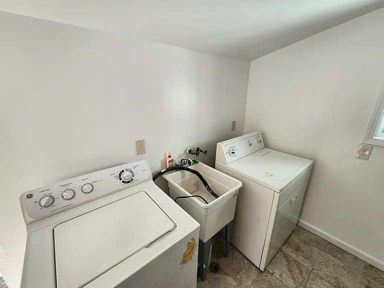 7130 Hollywood St — Photo 16