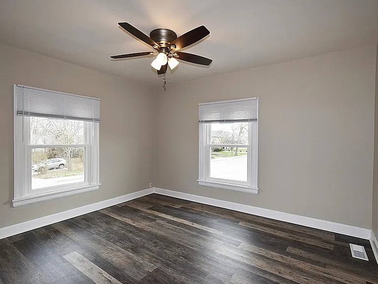 359 W Saint Charles Rd #B — Photo 5