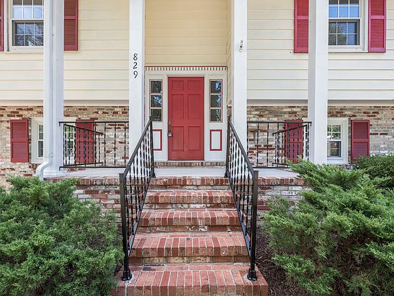 3rd image of 829 Sherwood Ln