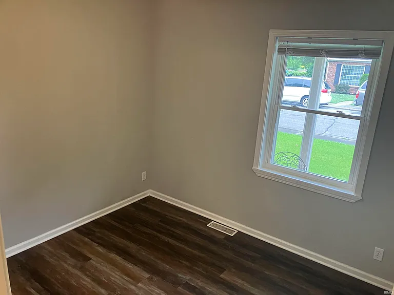 900 S Saint James Blvd — Photo 19