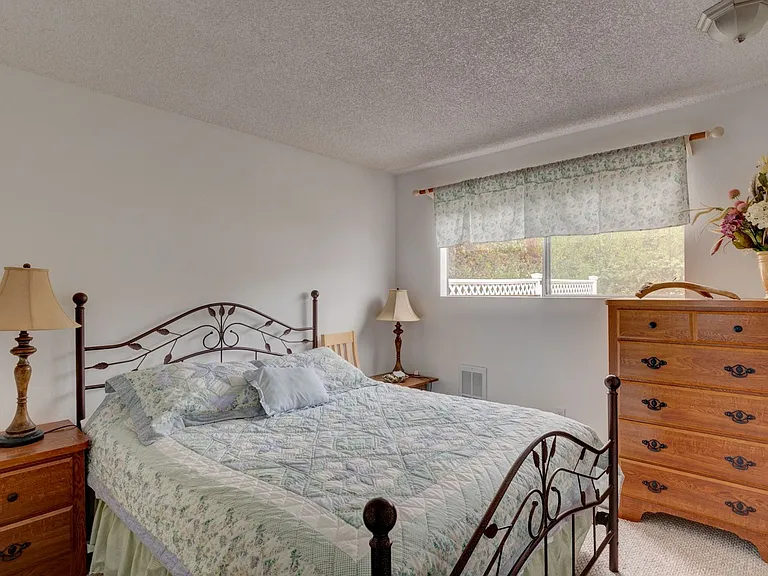 905 NE Lindsay St — Photo 12