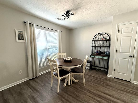5th image of 652 Devon Road