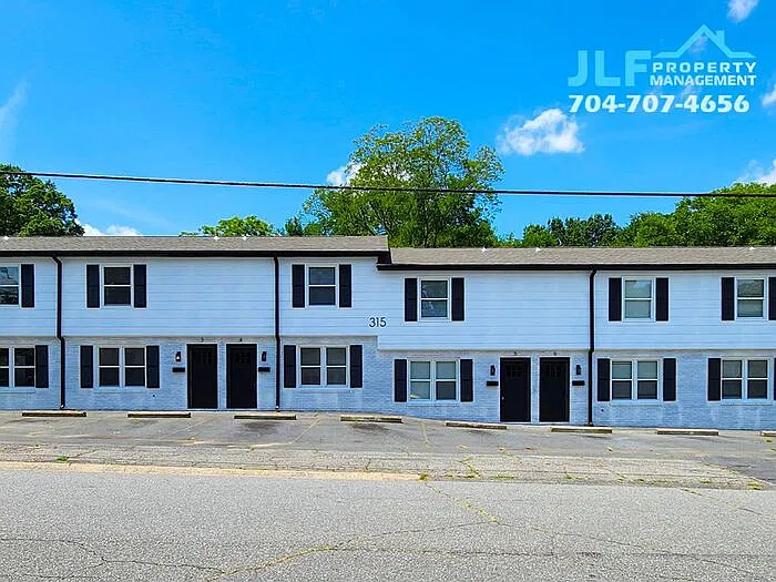 2 bed, 1.5 bath, 938 sqft, $1,350 — Photo 2