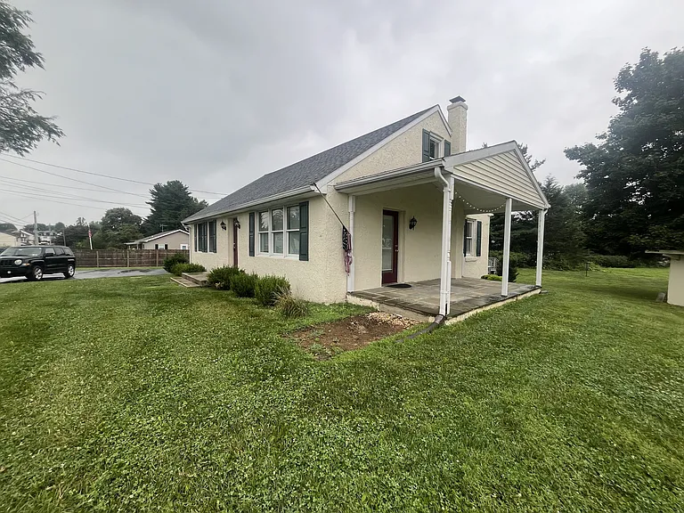 335 Maple St — Photo 8