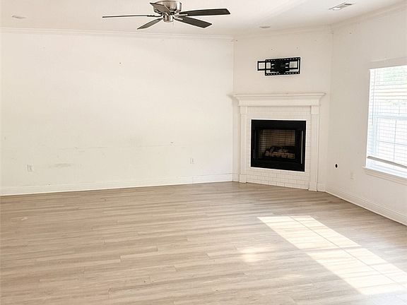 3rd image of 4403 SW Bison St