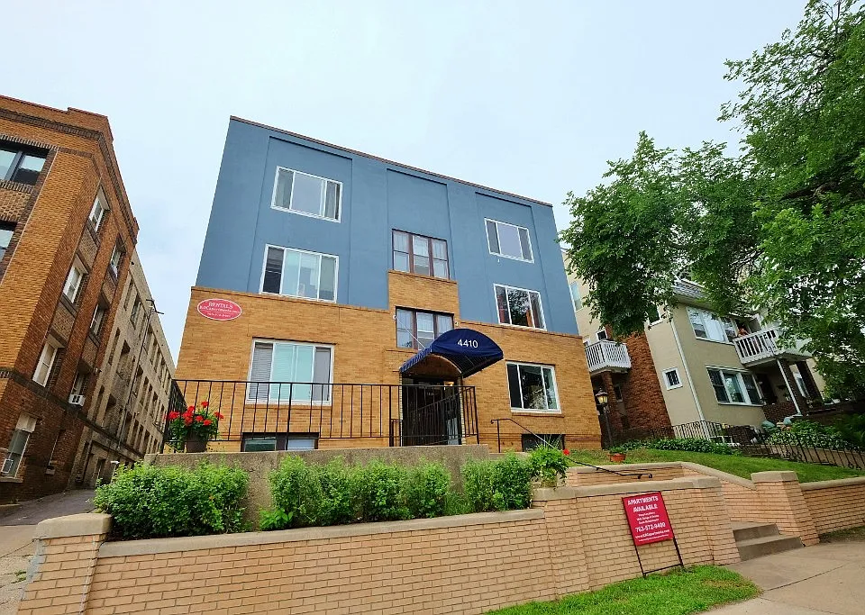 Lake Harriet Pkwy Apartments