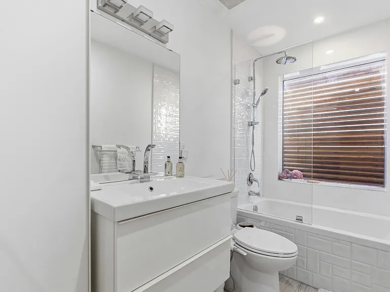 4628 SW 10th St — Photo 30