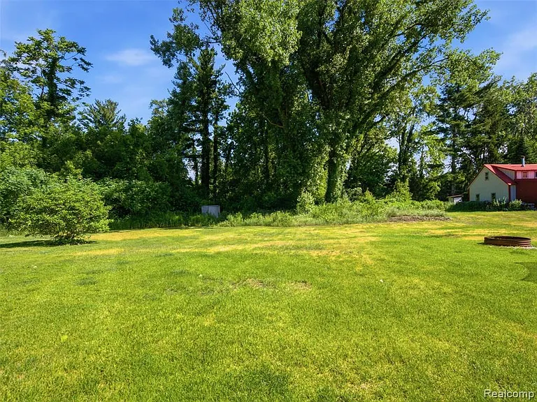 8365-22 Mile Rd — Photo 38