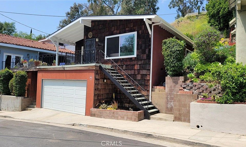 1st image of 2649 Saxon Dr