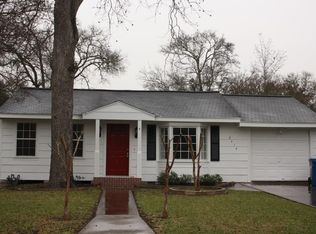 2414 Cherry St, Waller, TX 77484
