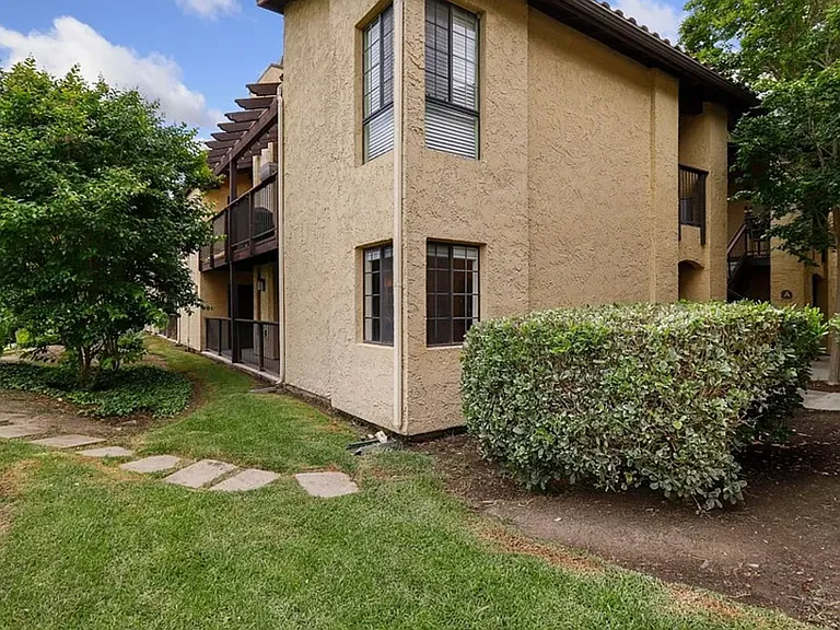 25601 Indian Hill Ln #B — Photo 36
