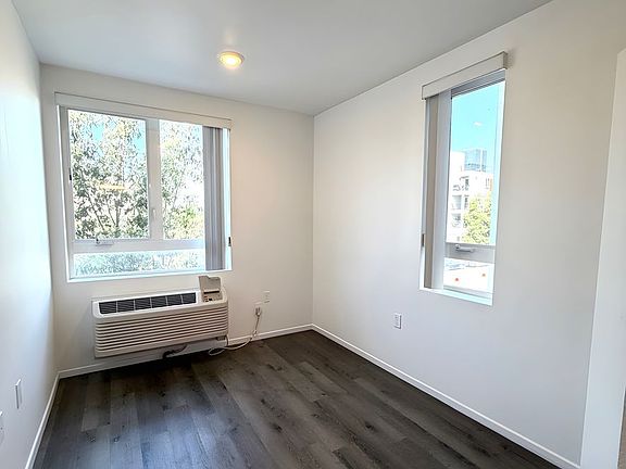 5th image of 4238 S Western Ave #514