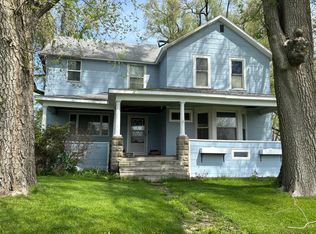 210 E Weldon St, Roberts, IL 60962