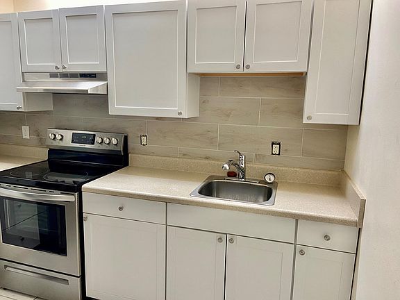 2nd image of 3901 NE 5th Ave #B