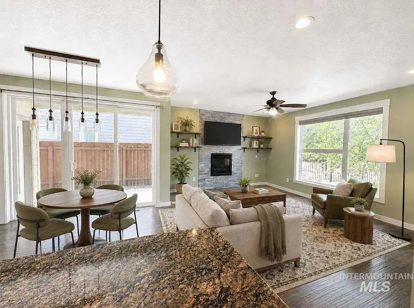 4 bed, 2225 sqft, $4,200 — Photo 4
