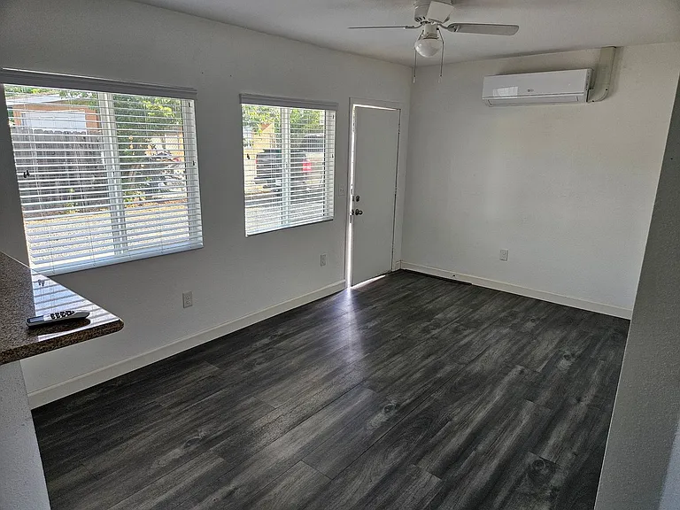 744 Park Pl — Photo 6