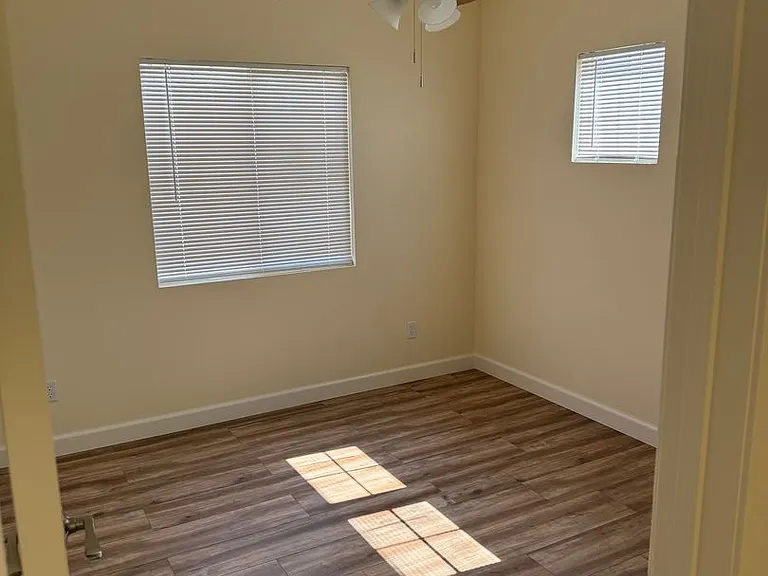 9737 Valmeyer Ave — Photo 17