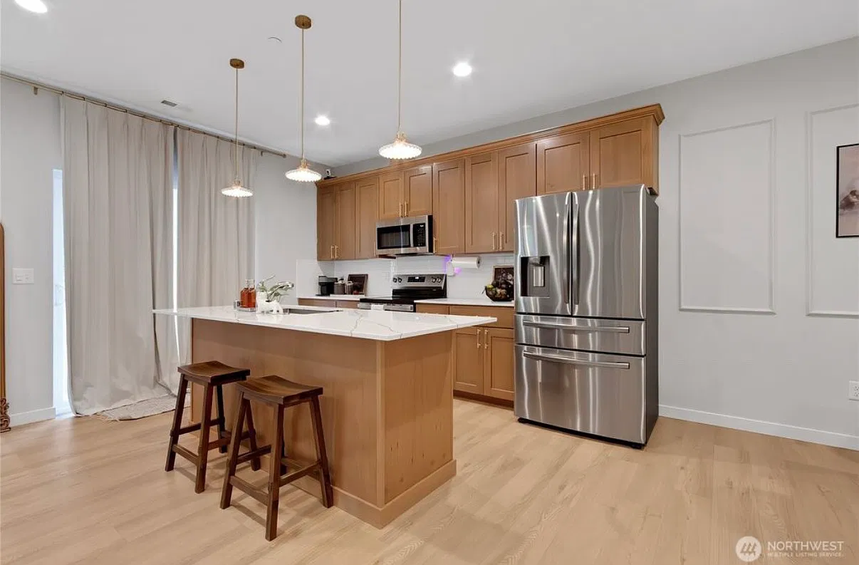 4 bed, 2336 sqft, $3,500 — Photo 2