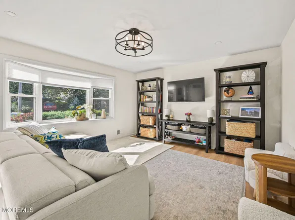 15 Jackson Street, Keyport, NJ 07735