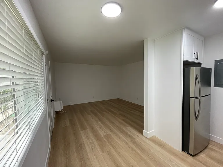 1221 E Beechwood St #1B — Photo 2