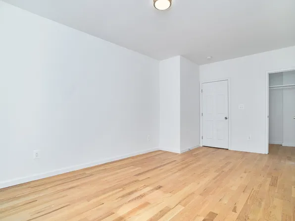 1069 Grant Avenue image 8 of 56