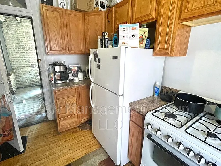 914 W Oakdale Ave #1W — Photo 2