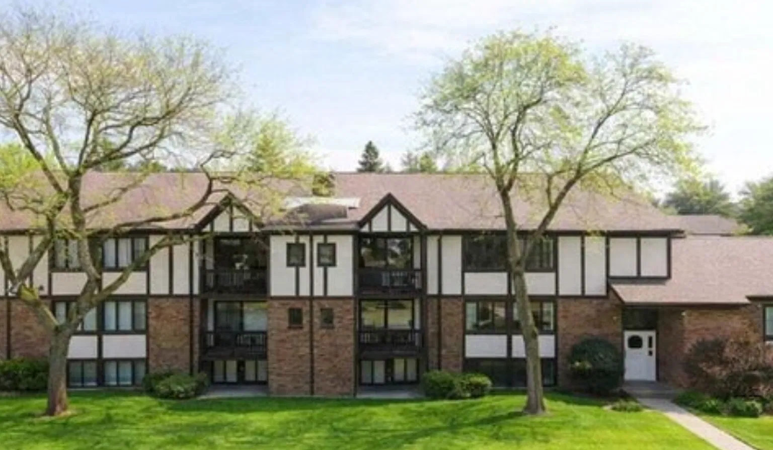 Perfect condo living with great amenities — Photo 1