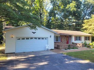 11743 E Goshen Meadows Rd, Mount Vernon, IL 62864