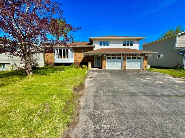 8 Gillingham Avenue, Norris Arm, NL A0G3M0