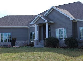 22021 W Angus Rd, Gretna, NE 68028