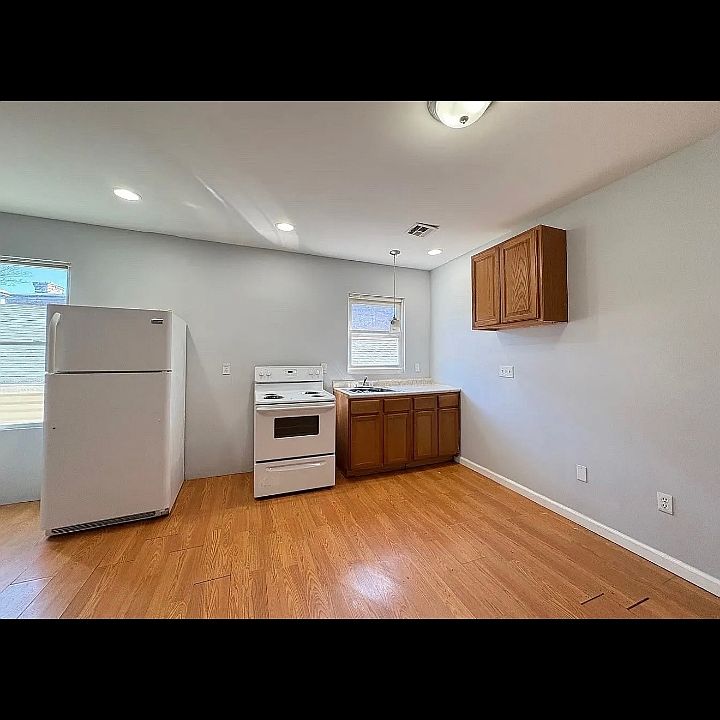 2nd image of 325 S Orange Ave #3L